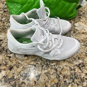 Varstiy cheer shoes worn once